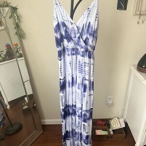 Elegant Blue and White Tie-Dye Maxi Dress